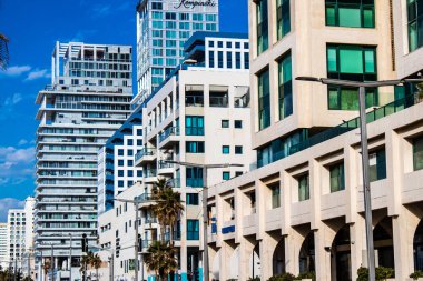 Tel Aviv, İsrail 21 Ocak 2024 Cityscape ve Tel Aviv mimarisi, ikonik şehir İsrail. Tel Aviv modern ve geleneksel binaları ile dünyanın en canlı şehirlerinden biridir.