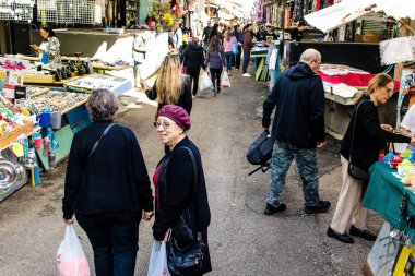 Tel Aviv, İsrail - 22 Ocak 2024 Carmel pazarından Shuk Hacarmel olarak da bilinir. Bu market Tel Aviv 'in en büyük ve en ünlü pazarlarından biridir.