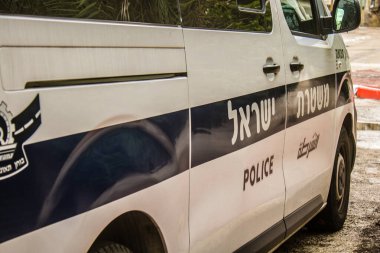 Tel Aviv, İsrail 28 Ocak 2024 Polis arabası Tel Aviv şehir merkezinde, ikonik ve ikonik bir şehir olan