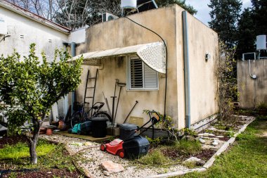 Kibbutz Kfar Aza, İsrail - 29 Ocak 2024 Kibbutz Kfar Aza 'nın evlerine yapılan saldırıdan sonra. Hasara 7 Ekim 2023 'te Hamas teröristleri neden oldu..