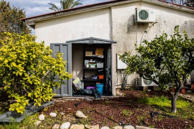 Kibbutz Kfar Aza, İsrail - 29 Ocak 2024 Kibbutz Kfar Aza 'nın evlerine yapılan saldırıdan sonra. Hasara 7 Ekim 2023 'te Hamas teröristleri neden oldu..