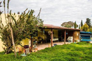 Kibbutz Kfar Aza, İsrail - 29 Ocak 2024 Kibbutz Kfar Aza 'nın evlerine yapılan saldırıdan sonra. Hasara 7 Ekim 2023 'te Hamas teröristleri neden oldu..