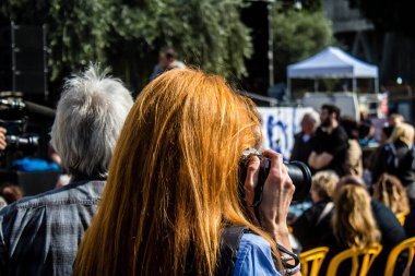 Tel Aviv, İsrail 2 Şubat 2024 'te Tel Aviv' deki Rehine Meydanı 'nda toplanan 130 rehinenin anısına. İnsanlar düzenli olarak rehine ailelerini desteklemek için toplanır.