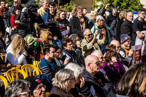Tel Aviv, İsrail 2 Şubat 2024 'te Tel Aviv' deki Rehine Meydanı 'nda toplanan 130 rehinenin anısına. İnsanlar düzenli olarak rehine ailelerini desteklemek için toplanır.