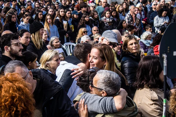 Tel Aviv, İsrail 2 Şubat 2024 'te Tel Aviv' deki Rehine Meydanı 'nda toplanan 130 rehinenin anısına. İnsanlar düzenli olarak rehine ailelerini desteklemek için toplanır.
