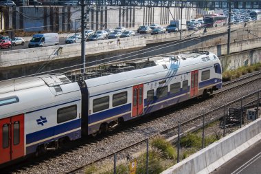 Tel Aviv, İsrail, 25 Şubat 2024 Tel Aviv 'i Kudüs' e bağlayan tren tüm büyük şehirleri birbirine bağlayan modern ve verimli bir demiryolu ağı ile donatılmıştır.