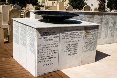 Tel Aviv, İsrail, 26 Şubat 2024 Trumpeldor Mezarlığı, Tel Aviv 'de bulunan tarihi bir mezarlıktır. Mezarlıkta yaklaşık 5000 mezar var.