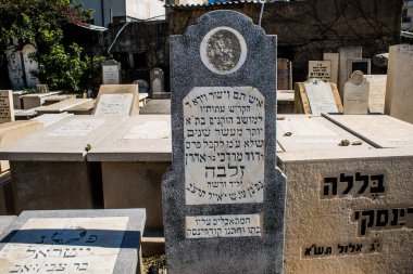 Tel Aviv, İsrail, 26 Şubat 2024 Trumpeldor Mezarlığı, Tel Aviv 'de bulunan tarihi bir mezarlıktır. Mezarlıkta yaklaşık 5000 mezar var.