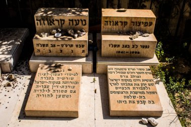 Tel Aviv, İsrail, 26 Şubat 2024 Trumpeldor Mezarlığı, Tel Aviv 'de bulunan tarihi bir mezarlıktır. Mezarlıkta yaklaşık 5000 mezar var.