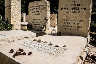 Tel Aviv, İsrail, 26 Şubat 2024 Trumpeldor Mezarlığı, Tel Aviv 'de bulunan tarihi bir mezarlıktır. Mezarlıkta yaklaşık 5000 mezar var.