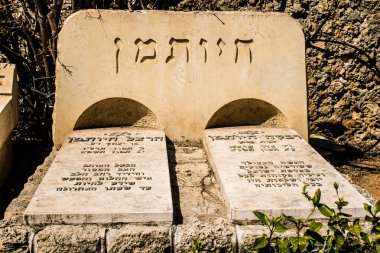 Tel Aviv, İsrail, 26 Şubat 2024 Trumpeldor Mezarlığı, Tel Aviv 'de bulunan tarihi bir mezarlıktır. Mezarlıkta yaklaşık 5000 mezar var.