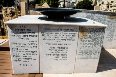 Tel Aviv, İsrail, 26 Şubat 2024 Trumpeldor Mezarlığı, Tel Aviv 'de bulunan tarihi bir mezarlıktır. Mezarlıkta yaklaşık 5000 mezar var.