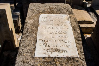 Tel Aviv, İsrail, 26 Şubat 2024 Trumpeldor Mezarlığı, Tel Aviv 'de bulunan tarihi bir mezarlıktır. Mezarlıkta yaklaşık 5000 mezar var.