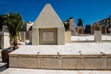 Tel Aviv, İsrail, 26 Şubat 2024 Trumpeldor Mezarlığı, Tel Aviv 'de bulunan tarihi bir mezarlıktır. Mezarlıkta yaklaşık 5000 mezar var.