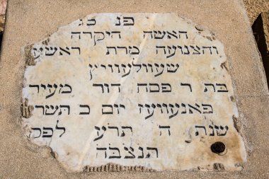 Tel Aviv, İsrail, 26 Şubat 2024 Trumpeldor Mezarlığı, Tel Aviv 'de bulunan tarihi bir mezarlıktır. Mezarlıkta yaklaşık 5000 mezar var.