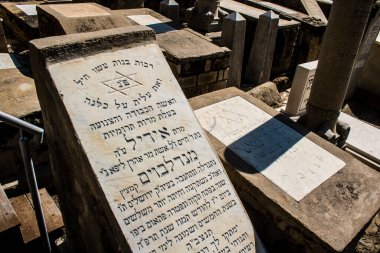 Tel Aviv, İsrail, 26 Şubat 2024 Trumpeldor Mezarlığı, Tel Aviv 'de bulunan tarihi bir mezarlıktır. Mezarlıkta yaklaşık 5000 mezar var.