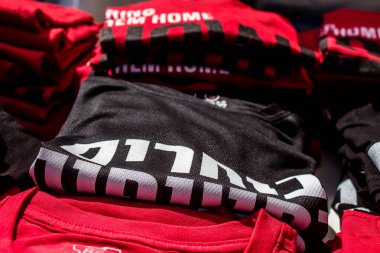 Tel Aviv, İsrail, 28 Şubat 2024 Ziyaretçilerin, Hamas tarafından kaçırılan ve Gazze Şeridi 'nde hapsedilen rehinelerin ailelerine gidebilecekleri ürünleri satın alabilecekleri eve getir.