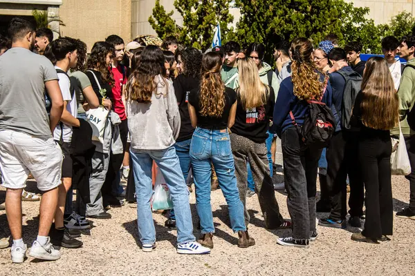 stock image Tel Aviv, Israel, February 28, 2024 Israeli teenagers gather at Hostages Square in Tel Aviv in memory of the 139 hostages still in captivity in Gaza following the terrorist attack of October 7, 2023