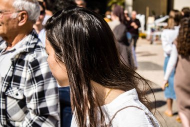 Tel Aviv, İsrail, 1 Mart 2024 Rehine Meydanı 'ndaki Tel Aviv Sanat Müzesi önünde Hamas' ın Gazze Şeridi 'nde esir tuttuğu ve kaçırdığı kişilerin anısına toplandı.