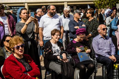 Tel Aviv, İsrail, 1 Mart 2024 İsrail Rehine Meydanı 'nda, Gazze' de rehin tutulan 136 rehinenin anısına düzenlenen gösteri. Aileleri desteklemek için günlük toplantılar düzenlenir.