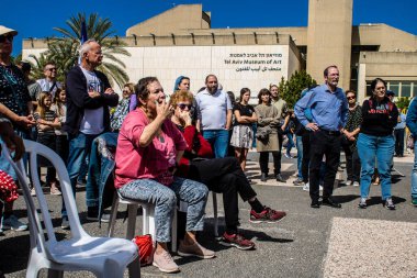 Tel Aviv, İsrail, 1 Mart 2024 İsrail Rehine Meydanı 'nda, Gazze' de rehin tutulan 136 rehinenin anısına düzenlenen gösteri. Aileleri desteklemek için günlük toplantılar düzenlenir.