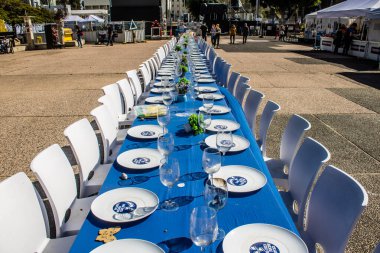 Tel Aviv, İsrail, 4 Mart 2024 Rehine Meydanı Tel Aviv Sanat Müzesi önünde insanların Gazze Şeridi 'nde Hamas tarafından kaçırılıp esir tutulanların anısına toplandığı yer.