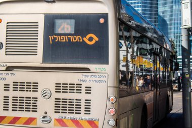 Tel Aviv, İsrail, 4 Mart 2024 Tel Aviv şehir merkezinde, sembolik bir şehir. Hatlar sayısız ve çok ucuz, bunu taşımak için iyi bir araç.