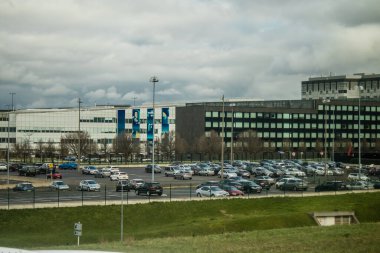 Paris, Fransa, 5 Mart 2024 El Al uçağı Tel Aviv ve Paris arasında. Paris Charles de Gaulle Havalimanı (İngilizce: Paris Charles de Gaulle Airport, kısaca Roissy Airport veya kısaca Paris CDG), Paris 'e hizmet veren uluslararası havaalanıdır.