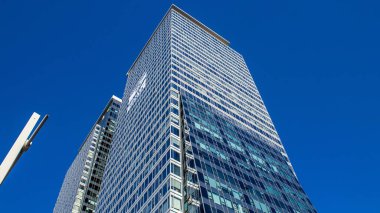İsrail ekonomisinin ekonomik ve teknolojik refahının merkezi olan Tel Aviv 'in merkezindeki modern gökdelenler. Tel Aviv modern binalarla dünyanın en canlı şehirlerinden biridir.