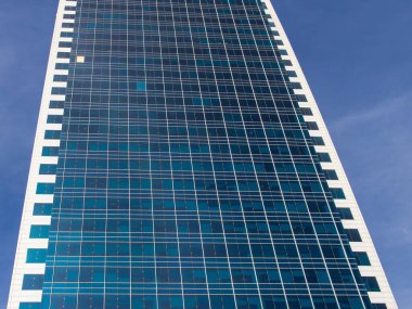 İsrail ekonomisinin ekonomik ve teknolojik refahının merkezi olan Tel Aviv 'in merkezindeki modern gökdelenler. Tel Aviv modern binalarla dünyanın en canlı şehirlerinden biridir.