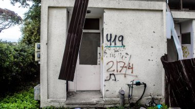 Kibbutz Kfar Aza, İsrail, 29 Ocak 2024 Kibbutz Kfar Aza 'daki evler otomatik silahlardan çok sayıda isabet aldı ya da ateşe verildi. Onlar hala insanlığa karşı suç mahalli olarak kabul ediliyor.