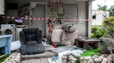 Kibbutz Kfar Aza, İsrail, 29 Ocak 2024 Kibbutz Kfar Aza 'daki evler otomatik silahlardan çok sayıda isabet aldı ya da ateşe verildi. Onlar hala insanlığa karşı suç mahalli olarak kabul ediliyor.