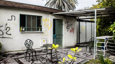 Kibbutz Kfar Aza, İsrail, 29 Ocak 2024 Kibbutz Kfar Aza 'daki evler otomatik silahlardan çok sayıda isabet aldı ya da ateşe verildi. Onlar hala insanlığa karşı suç mahalli olarak kabul ediliyor.