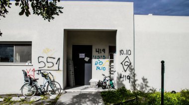 Kibbutz Kfar Aza, İsrail, 29 Ocak 2024 Kibbutz Kfar Aza 'daki evler otomatik silahlardan çok sayıda isabet aldı ya da ateşe verildi. Onlar hala insanlığa karşı suç mahalli olarak kabul ediliyor.