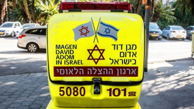 Tel Aviv, İsrail, 25 Şubat 2024 İsrail motosiklet ambulansı İsrail 'in simgesel ve simgesel bir şehri olan Tel Aviv sokaklarına park etti.