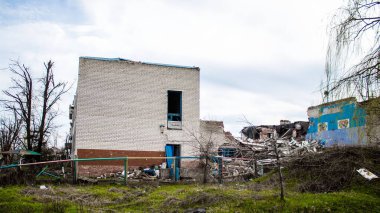 Ukrayna 'nın Donbass kasabasındaki Terny köyünde yıkılmış bir ev. Burası cephe hattı, Rus ordusu Ukrayna 'yı işgal etti ve savaş alanı haline gelen bu bölgede ağır çatışmalar yaşanıyor. Geriye sadece harabeler kaldı ve tüm insanlar.
