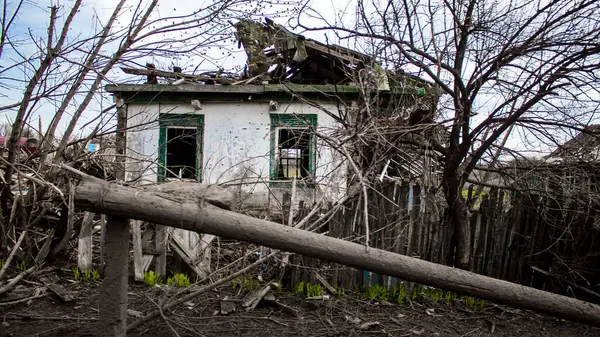 Ukrayna 'nın Donbass kasabasındaki Terny köyünde yıkılmış bir ev. Burası cephe hattı, Rus ordusu Ukrayna 'yı işgal etti ve savaş alanı haline gelen bu bölgede ağır çatışmalar yaşanıyor. Geriye sadece harabeler kaldı ve tüm insanlar.