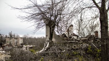 Ukrayna 'nın Donbass bölgesindeki Terny köyünün şehri, burası cephe hattı, Rus ordusu Ukrayna' yı işgal etti ve savaş alanı haline gelen bu bölgede şiddetli çatışmalar yaşanıyor.