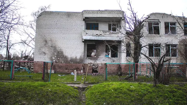 Ukrayna 'nın Donbass kasabasındaki Terny köyünde yıkılmış bir ev. Burası cephe hattı, Rus ordusu Ukrayna 'yı işgal etti ve savaş alanı haline gelen bu bölgede ağır çatışmalar yaşanıyor. Geriye sadece harabeler kaldı ve tüm insanlar.