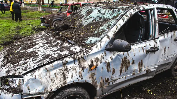 Förstörde Bilen Nära Explosionen Efterdyningarna Missilattack Mot Staden Sloviansk Skadan — Stockfoto