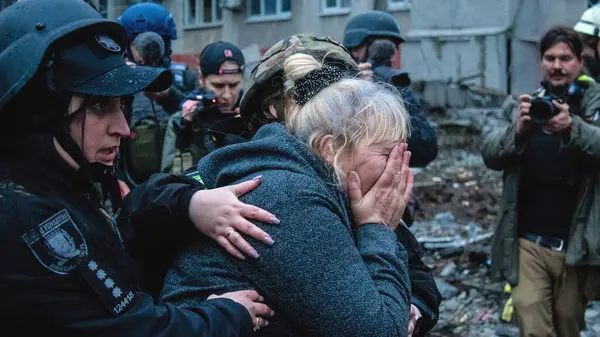 Femeie Plânge Pentru Rachetă Rusească S300 Tocmai Lovit Apartamentul Care — Fotografie, imagine de stoc