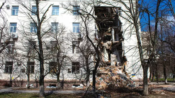 Byggnadsskador Med Artilleri Kherson City Staden Kherson Ständigt Ryskt Bombardemang — Stockfoto