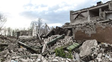 Uluslararası Kherson Havaalanı 'nda Rus pozisyonu. Ukrayna 'daki Kherson Oblastı' nda. Chernobaivka saldırıları, Rusya 'nın güneydeki işgali sırasında Rusya' nın elinde bulunan Kherson Uluslararası Havalimanı 'na yapılan bir dizi Ukrayna saldırısıdır.