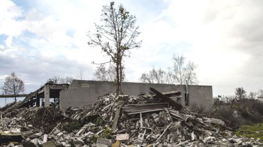 Uluslararası Kherson Havaalanı 'nda Rus pozisyonu. Ukrayna 'daki Kherson Oblastı' nda. Chernobaivka saldırıları, Rusya 'nın güneydeki işgali sırasında Rusya' nın elinde bulunan Kherson Uluslararası Havalimanı 'na yapılan bir dizi Ukrayna saldırısıdır.