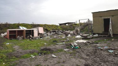 Uluslararası Kherson Havaalanı 'nda Rus pozisyonu. Ukrayna 'daki Kherson Oblastı' nda. Chernobaivka saldırıları, Rusya 'nın güneydeki işgali sırasında Rusya' nın elinde bulunan Kherson Uluslararası Havalimanı 'na yapılan bir dizi Ukrayna saldırısıdır.