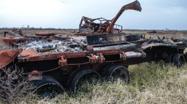 Uluslararası Kherson Havaalanı 'nda Rus pozisyonu. Ukrayna 'daki Kherson Oblastı' nda. Chernobaivka saldırıları, Rusya 'nın güneydeki işgali sırasında Rusya' nın elinde bulunan Kherson Uluslararası Havalimanı 'na yapılan bir dizi Ukrayna saldırısıdır.