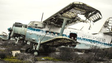 Uluslararası Kherson Havaalanı 'nda yok edilen uçak. Chernobaivka saldırıları, Ukrayna 'nın güneyindeki Rus işgali sırasında Rusya' nın elinde bulunan Kherson Uluslararası Havalimanı 'na düzenlenen bir dizi Ukrayna saldırısıdır..