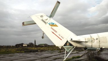 Ukrayna 'daki Kherson Oblastı' nda bulunan Uluslararası Kherson Havaalanı 'nda savaş helikopterleri imha edildi. Chernobaivka saldırıları, Rus istila kampı sırasında Ukrayna 'nın elinde bulunan Kherson Uluslararası Havalimanı' na düzenlediği bir dizi saldırıdır.