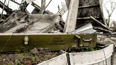 Ukrayna 'nın Kherson Oblastı' nda bulunan Chornobaivka 'daki Kherson Uluslararası Havalimanı' nın yıkımı. Chernobaivka saldırıları, Rus işgali sırasında Rusya 'nın elinde bulunan Kherson Uluslararası Havalimanı' na yapılan bir dizi Ukrayna saldırısıdır.