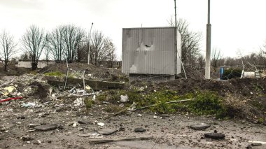 Ukrayna 'nın Kherson Oblastı' nda bulunan Chornobaivka 'daki Kherson Uluslararası Havalimanı' nın yıkımı. Chernobaivka saldırıları, Rus işgali sırasında Rusya 'nın elinde bulunan Kherson Uluslararası Havalimanı' na yapılan bir dizi Ukrayna saldırısıdır.